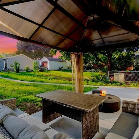 Movie Game Room & Fire Pit Luxury Spacious Home